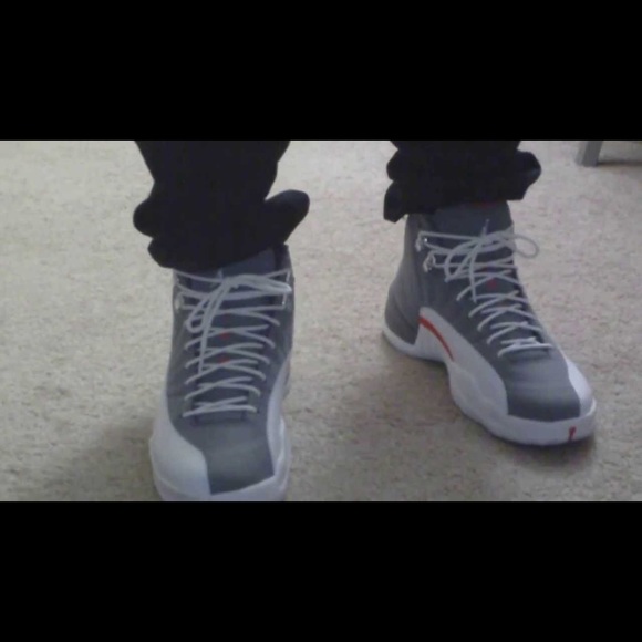 Cool grey 12