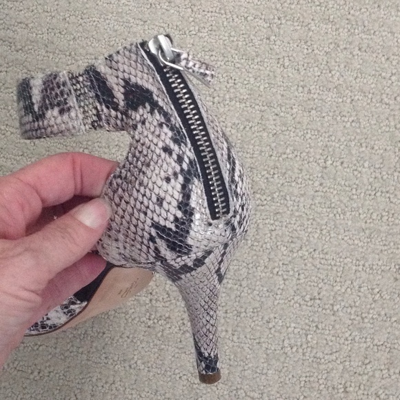 🎉REDUCED🎉Worn once! Leather ankle strap shoes - Picture 2 of 4