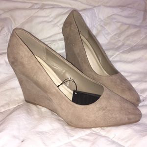 NWT NEVER WORN! New light grey suede wedge heels