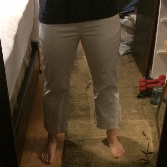 Levi Beige Capris