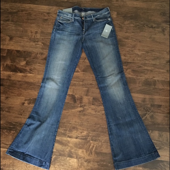 Jisele "phenomenal flare" denim! Sevens!