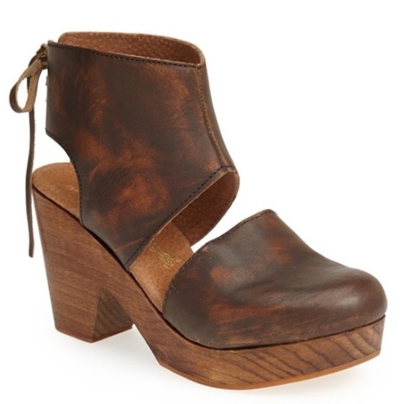 Free People Desert Gold Clogs size 38/7 in brown