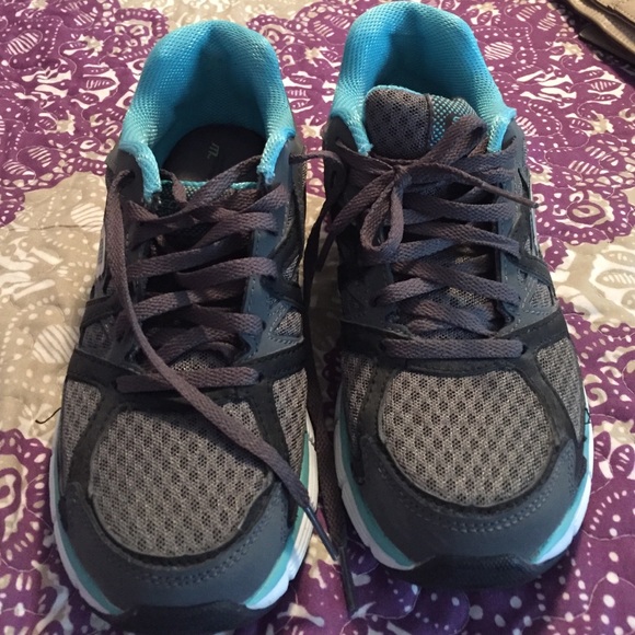 Skechers memory foam tennis shoes