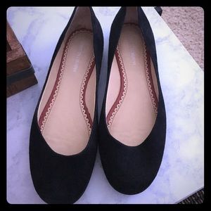 Johnston Murphy sued black flats