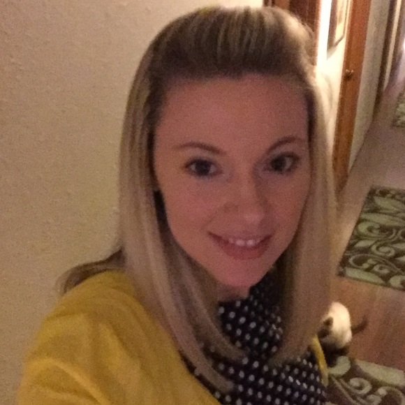 Meet your Posher, Megan - Picture 2 of 3