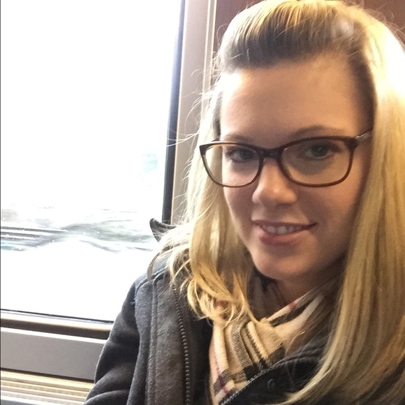 Meet your Posher, Megan - Picture 3 of 3