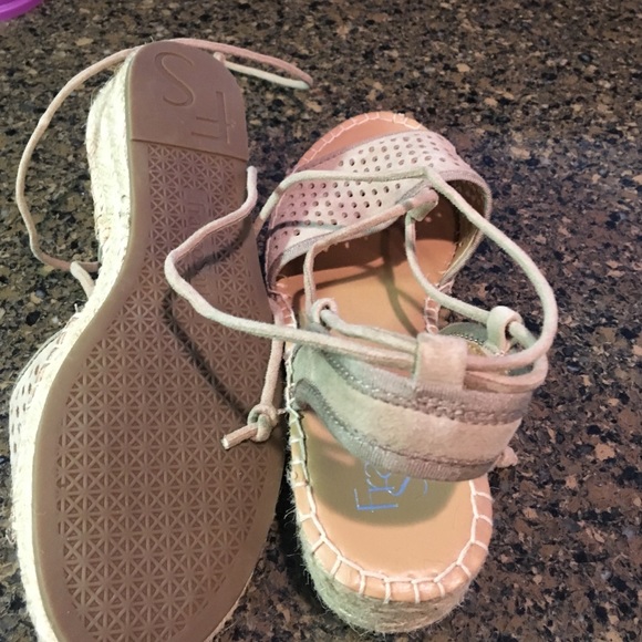 Suede upper ankle wrap wedges - Picture 4 of 4