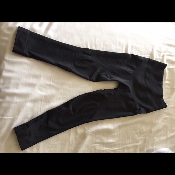 Lululemon - Black Crop legging