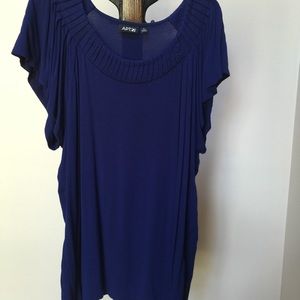Like new!  Blue flowy top,size XL