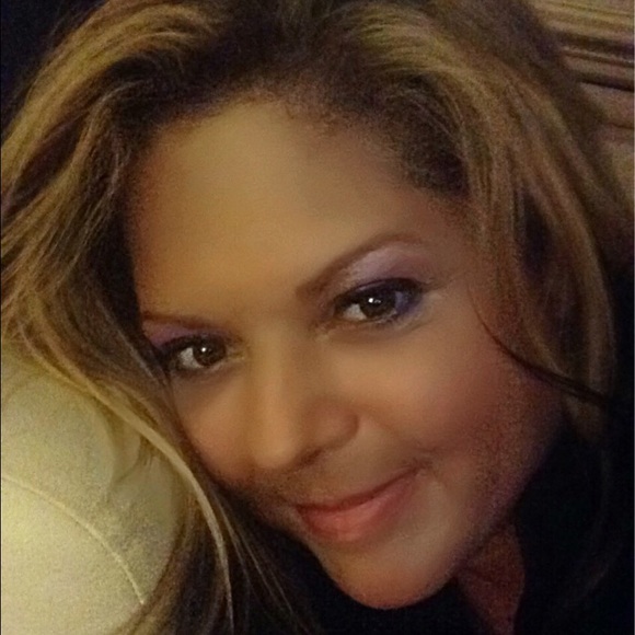 Meet your Posher, @LanaBellaCloset “Sunny” - Picture 2 of 8