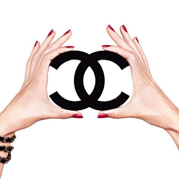 Meet your Posher, @LanaBellaCloset “Sunny” - Picture 6 of 8