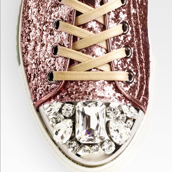 Meet your Posher, @LanaBellaCloset “Sunny” - Picture 8 of 8