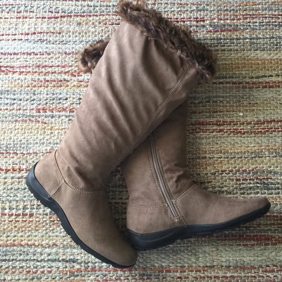 Tan Naturalizer Boots