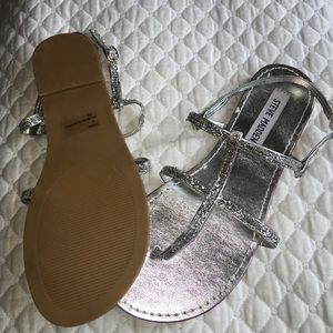 Steve Madden flat silver sandals new, sz 6