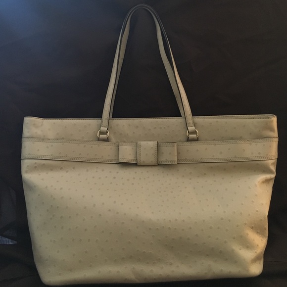 kate spade Handbags - Kate Spade Tote 💯AUTHENTIC