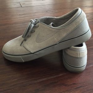Silver & gray NIKE SB Zoom Stefan Janoski