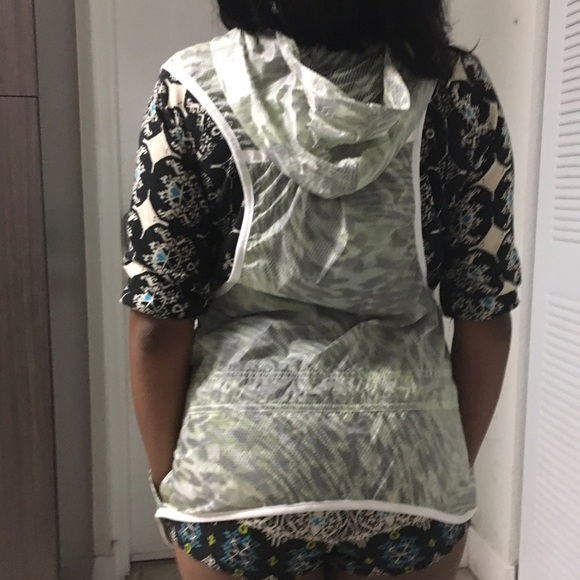 Brand New women's Tech hyper fuse vest hoodie... - Picture 3 of 4