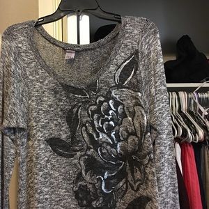 Long sleeve grey shirt