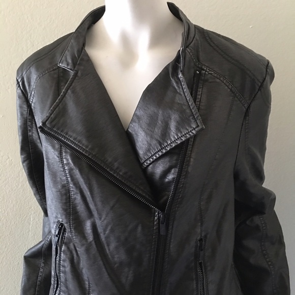 🚫SOLD🚫 Black Rivet Faux Leather Jacket Women's - Picture 2 of 3