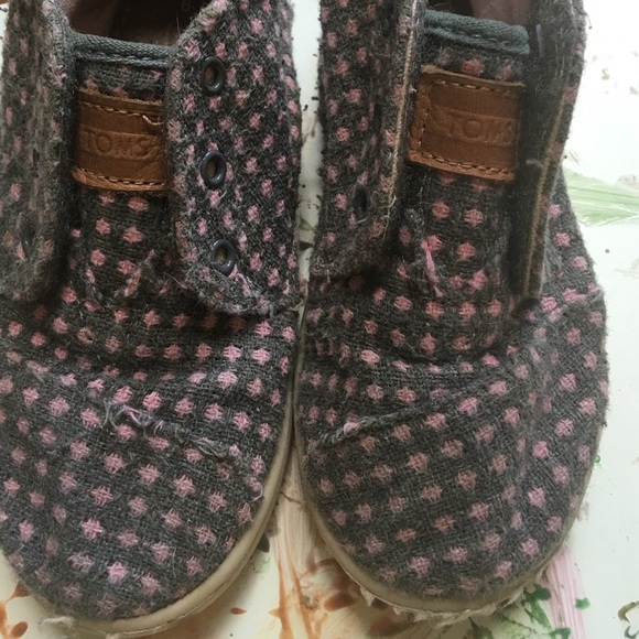Toms size 9 toddler. Play condition