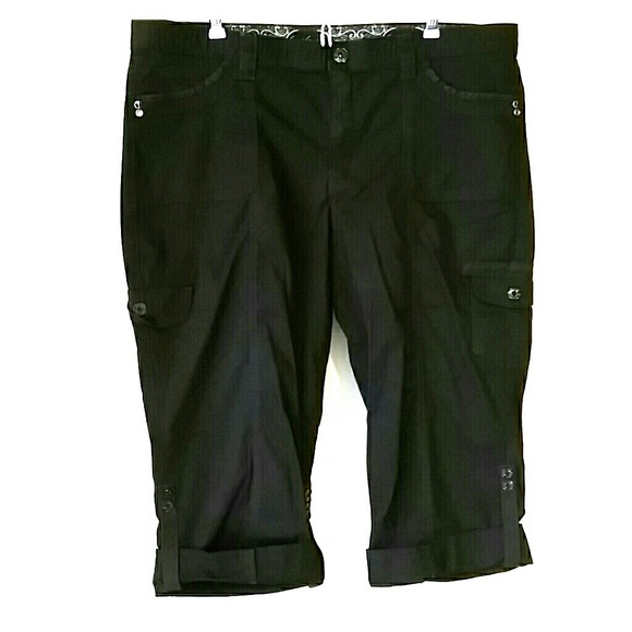 Gloria Vanderbilb Black Cargo Capris