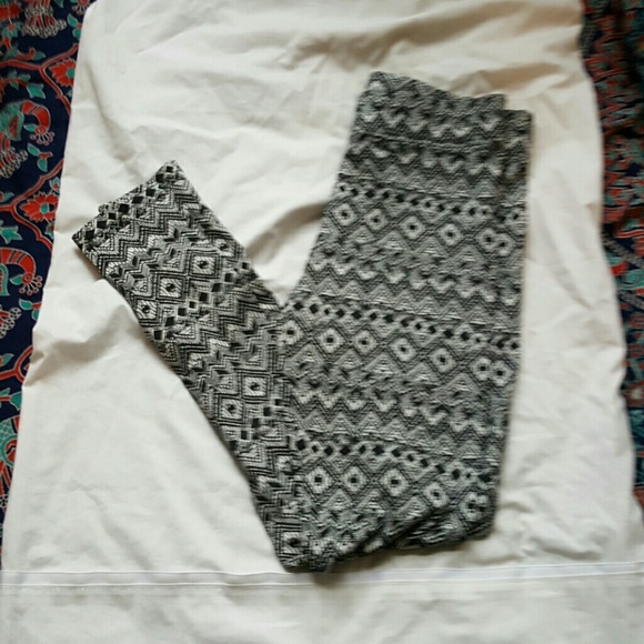 Black and white patterned leggings
