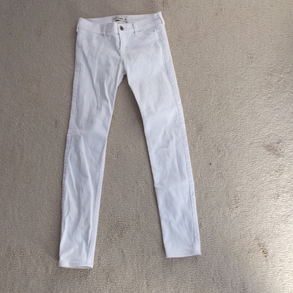 White denim jeans