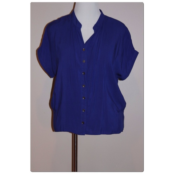 🆕 antilia femme Button Down Top NWT
