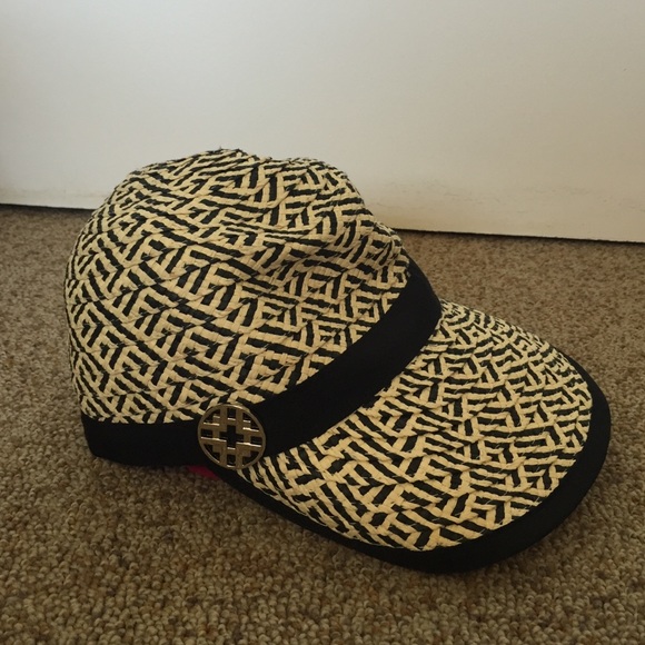 Jaclyn Smith Accessories - Jaclyn Smith straw cabbie hat