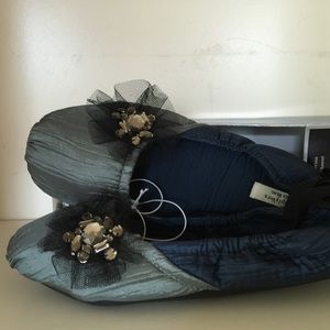 Adorable Vera Wang slippers Large:9-10, new w/ box