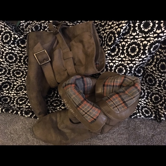 American Eagle Booties