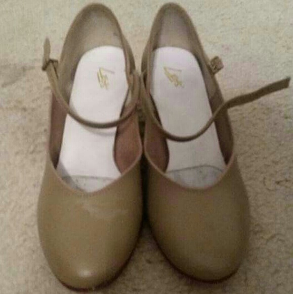 Tan performance character shoes