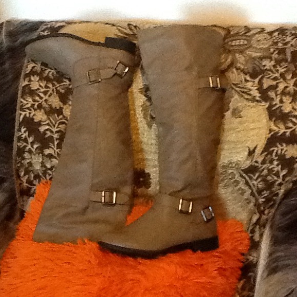 Adorable boot💐🌷🌷💐BRAND NWOT - Picture 2 of 4
