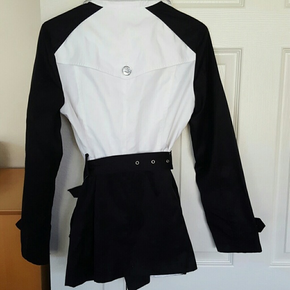 Michael Michael Kors Trench Coat - Picture 2 of 3