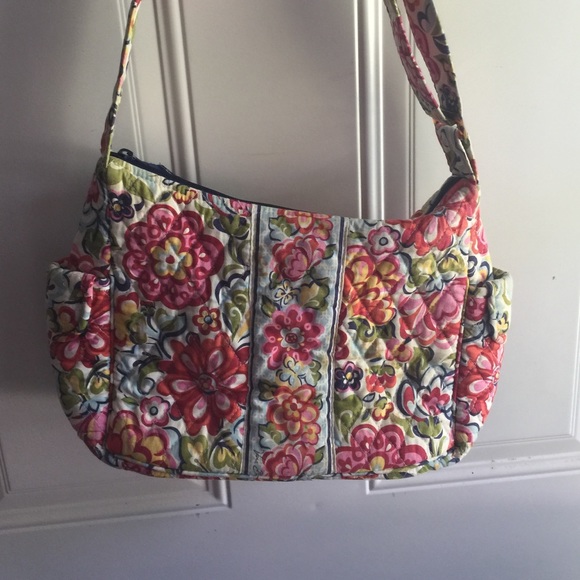 Vera Bradley purse. Excellent used condition. - Picture 2 of 4