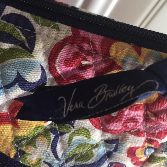 Vera Bradley purse. Excellent used condition. - Picture 3 of 4