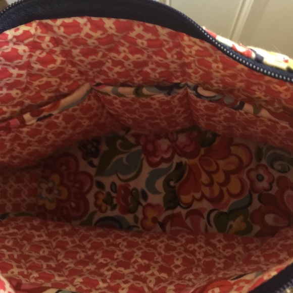 Vera Bradley purse. Excellent used condition. - Picture 4 of 4