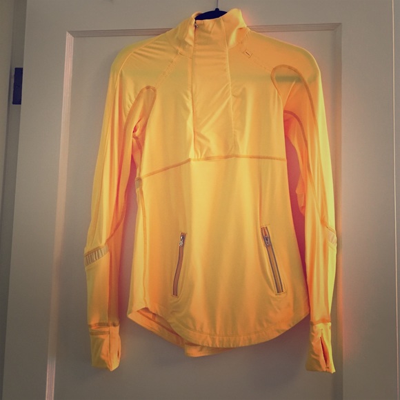 Lululemon yellow runners pull over