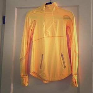 Lululemon yellow runners pull over