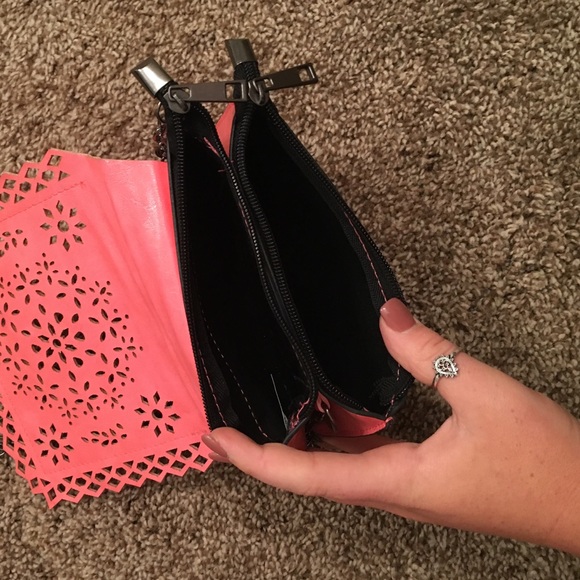 cross body purse - Picture 2 of 4