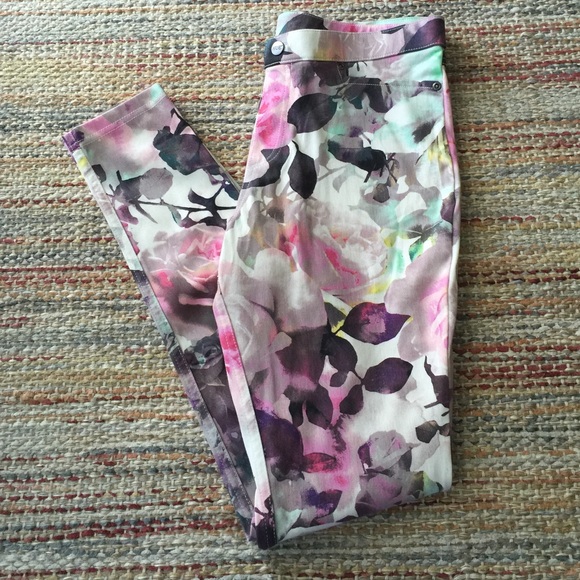 Hue floral denim leggings