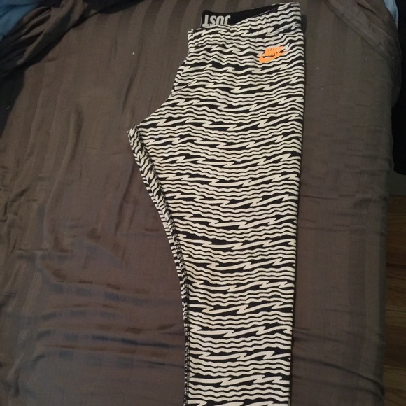 Nike striped leggings