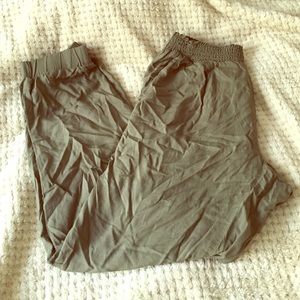 American Eagle green Harlem pants