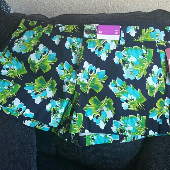 Cute shorts, sz 16