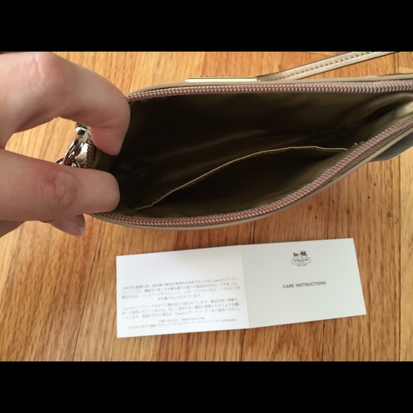 NWT Coach Khaki and Gold Glitter Medium Wristlet - Picture 3 of 4