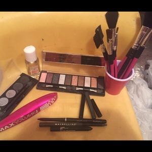 Make up lot - burts bees & maybelline