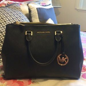 MICHAEL KORS SUTTON MEDIUM SATCHEL BAG BLACK