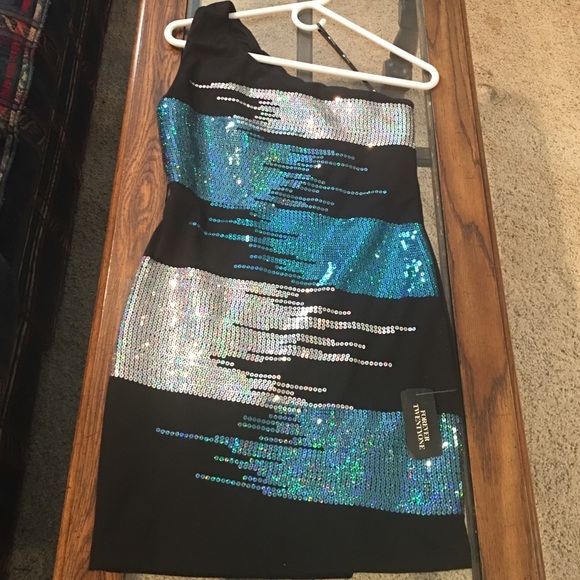 One shouldered short sequined dress