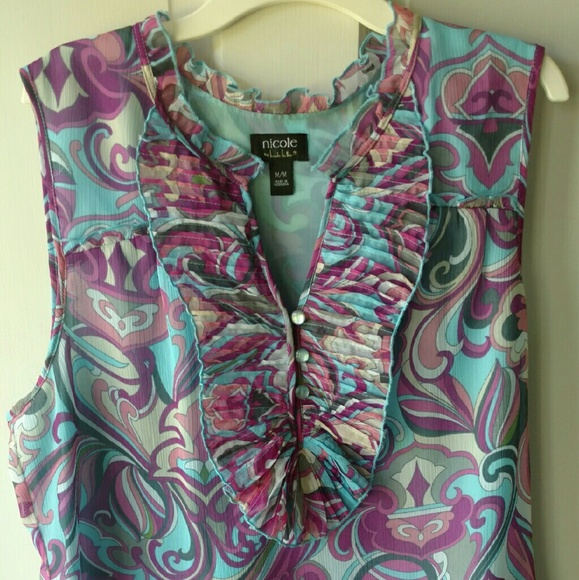 Sleeveless shirt