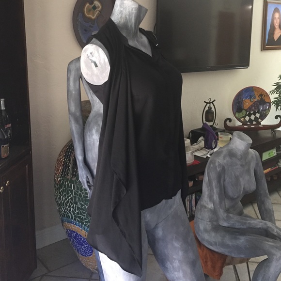 Top - Picture 2 of 3